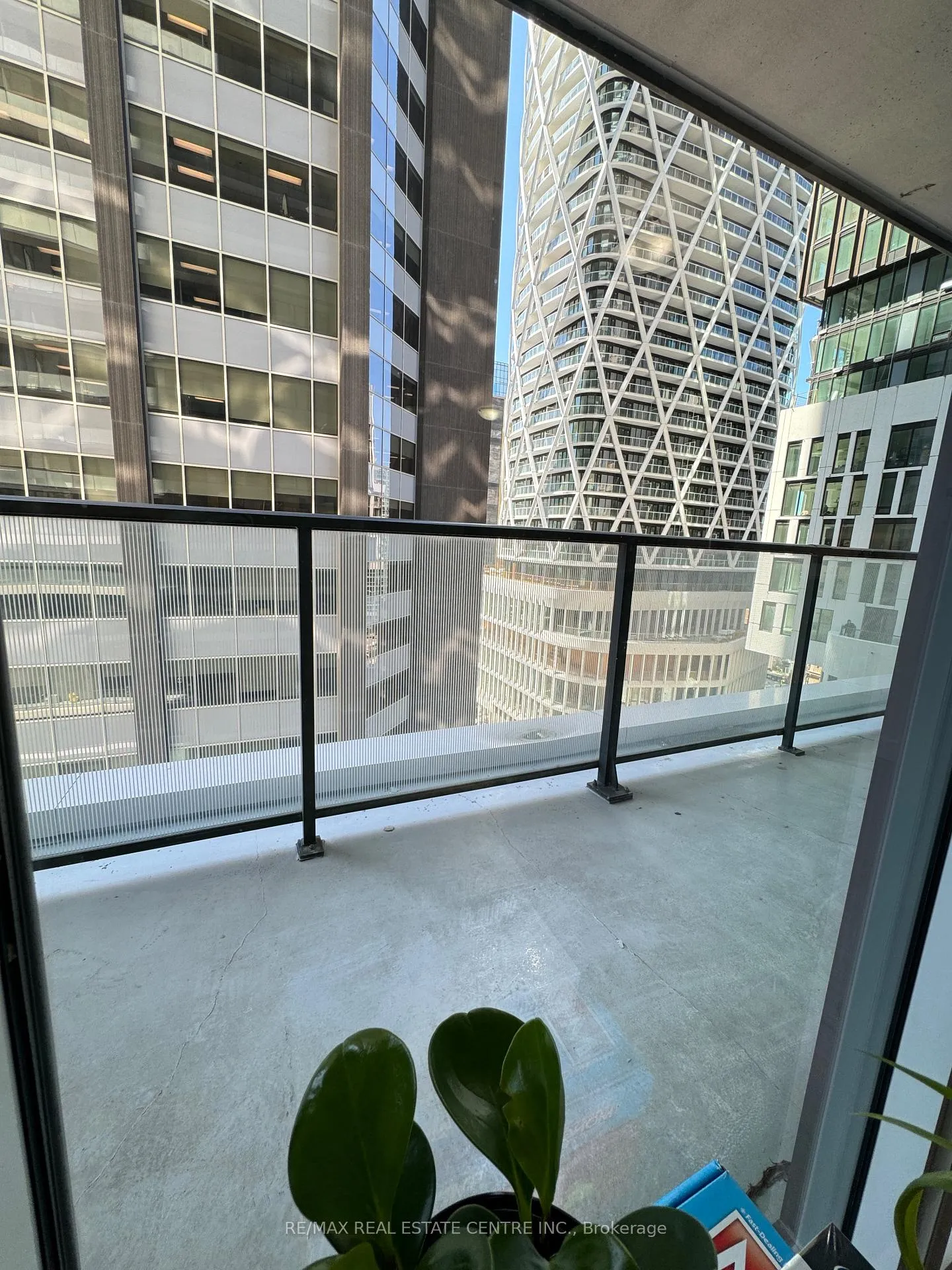 Photo 13 of Unit 805, 426 University Avenue, Toronto, Kensington-Chinatown — HOMEH