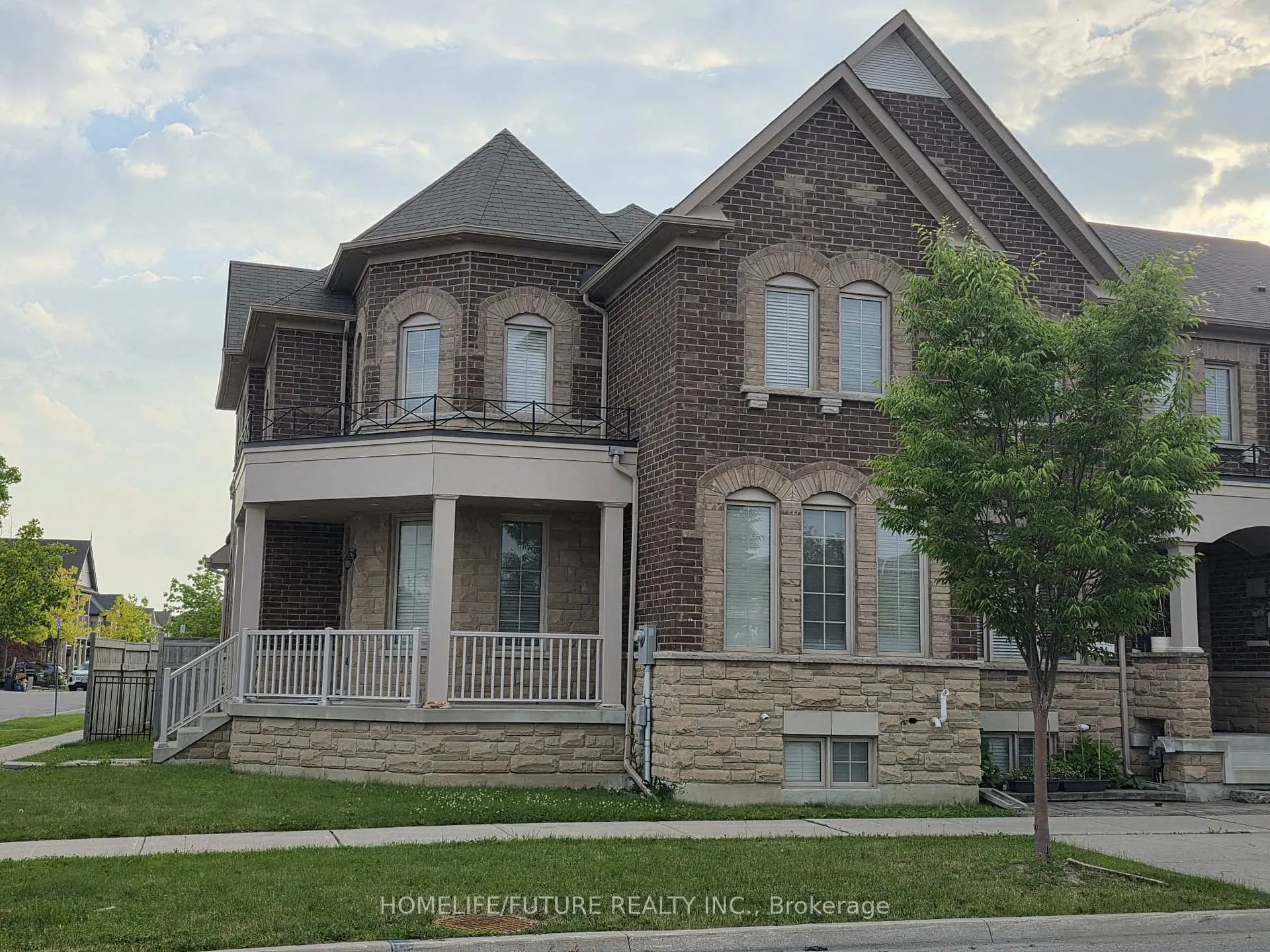 Photo 2 of 132 William Berczy Boulevard, Markham, Berczy — HOMEH