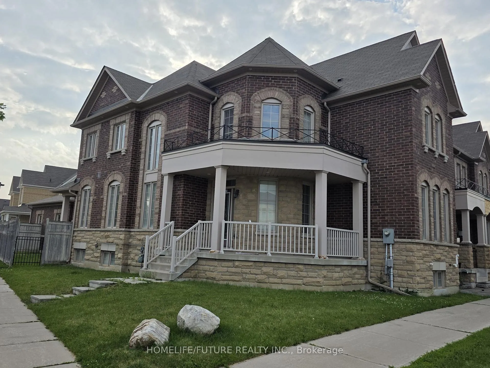 Photo 3 of 132 William Berczy Boulevard, Markham, Berczy — HOMEH