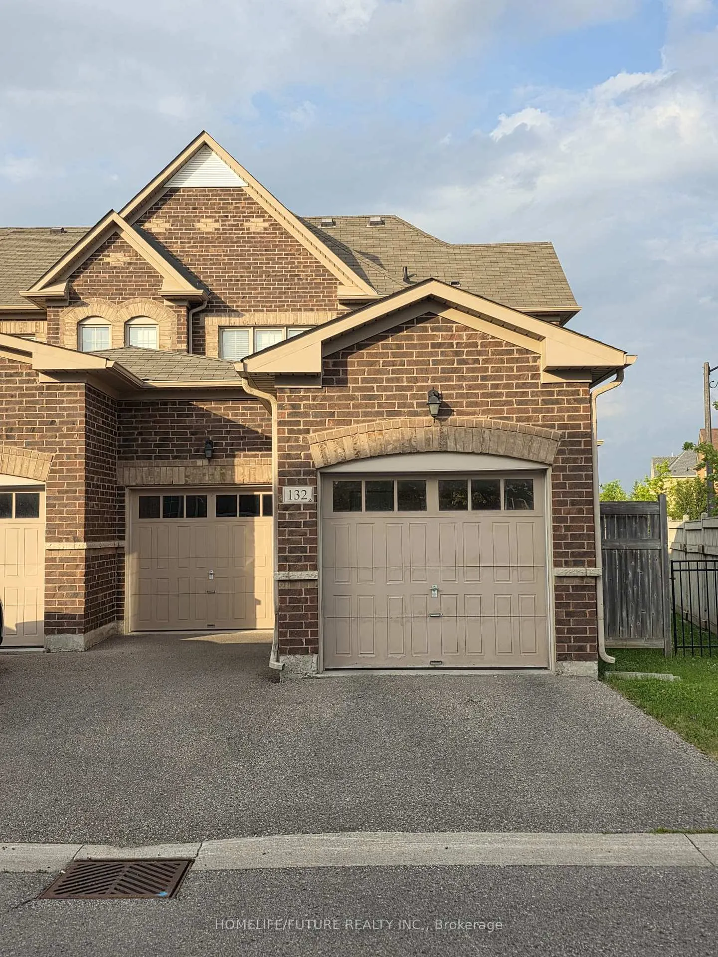 Photo 4 of 132 William Berczy Boulevard, Markham, Berczy — HOMEH