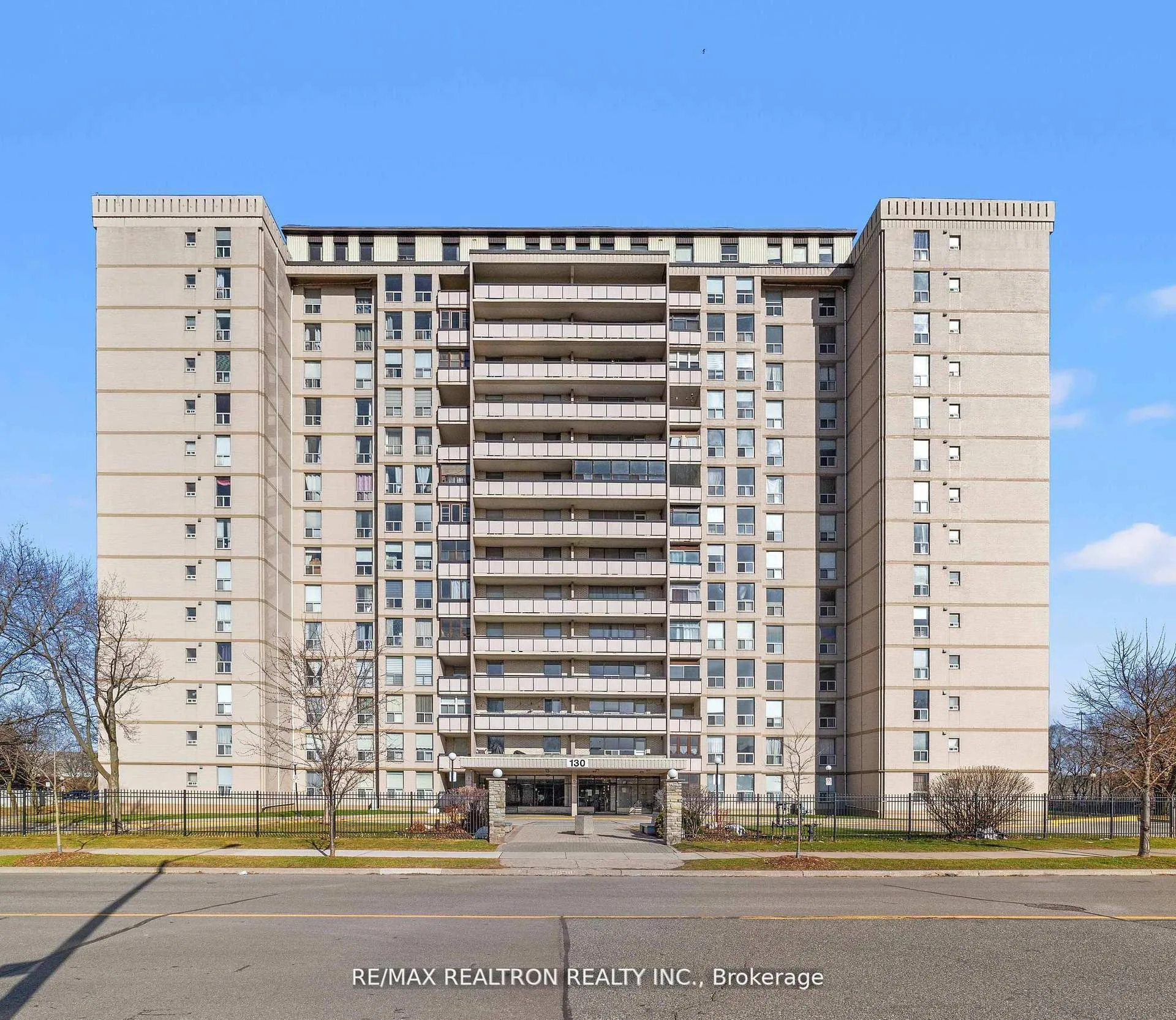 Photo 3 of Unit 702, 130 Neptune Drive, Toronto, Englemount-Lawrence — HOMEH