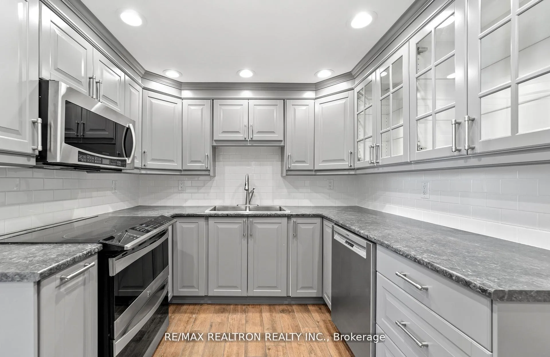 Photo 6 of Unit 702, 130 Neptune Drive, Toronto, Englemount-Lawrence — HOMEH