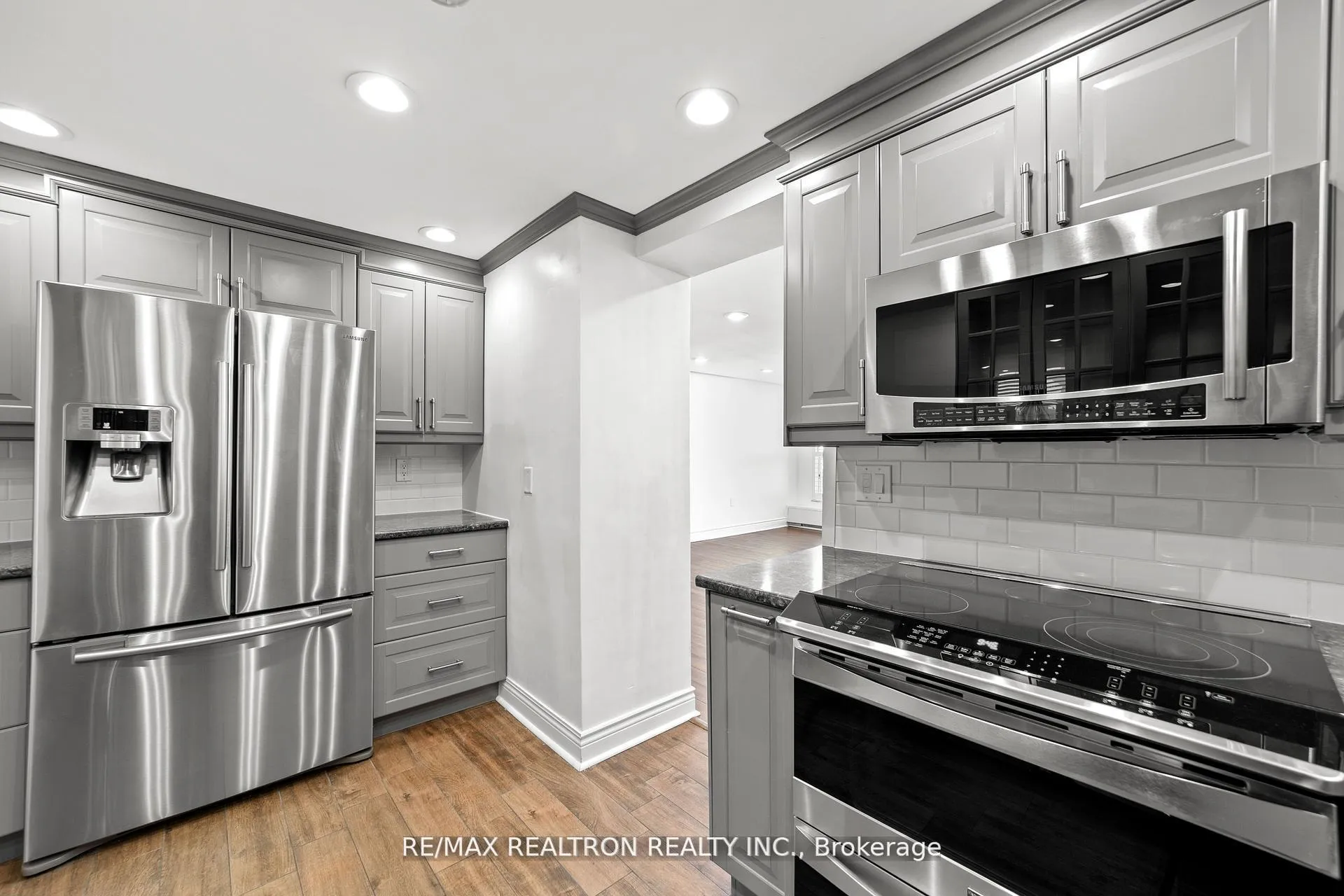 Photo 9 of Unit 702, 130 Neptune Drive, Toronto, Englemount-Lawrence — HOMEH