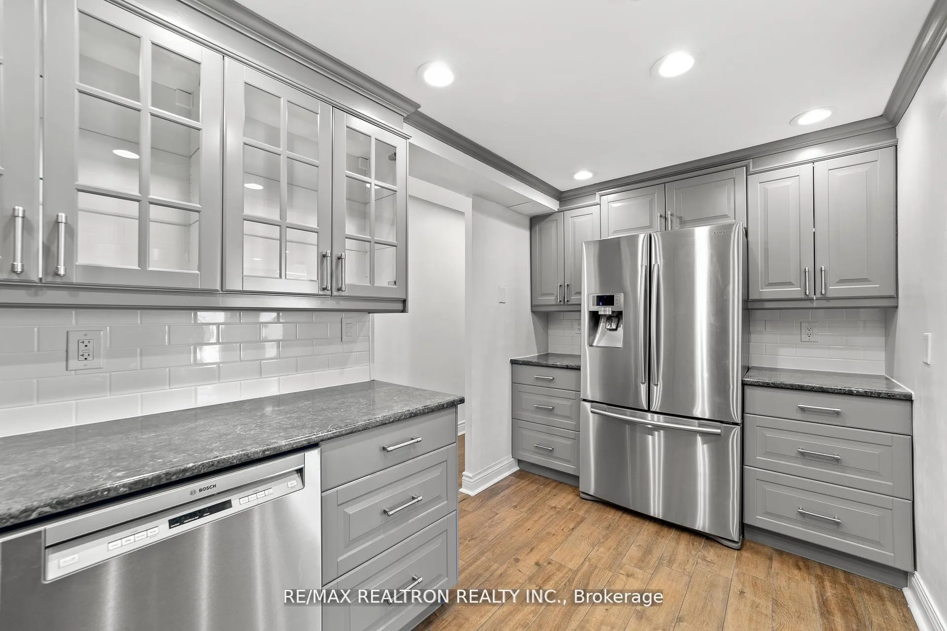 Photo 10 of Unit 702, 130 Neptune Drive, Toronto, Englemount-Lawrence — HOMEH