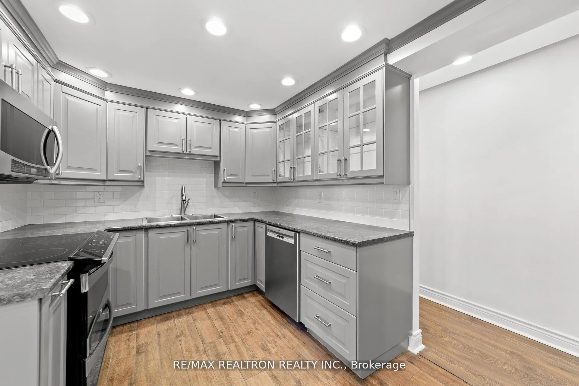 Photo 13 of Unit 702, 130 Neptune Drive, Toronto, Englemount-Lawrence — HOMEH