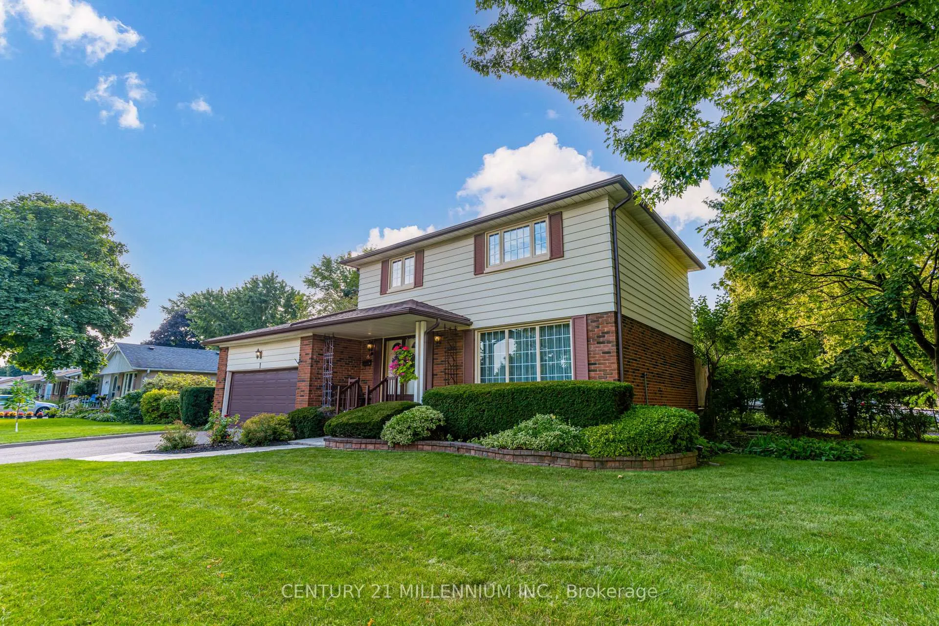 Photo 2 of 1 Ladore Drive, Brampton, Brampton South — HOMEH
