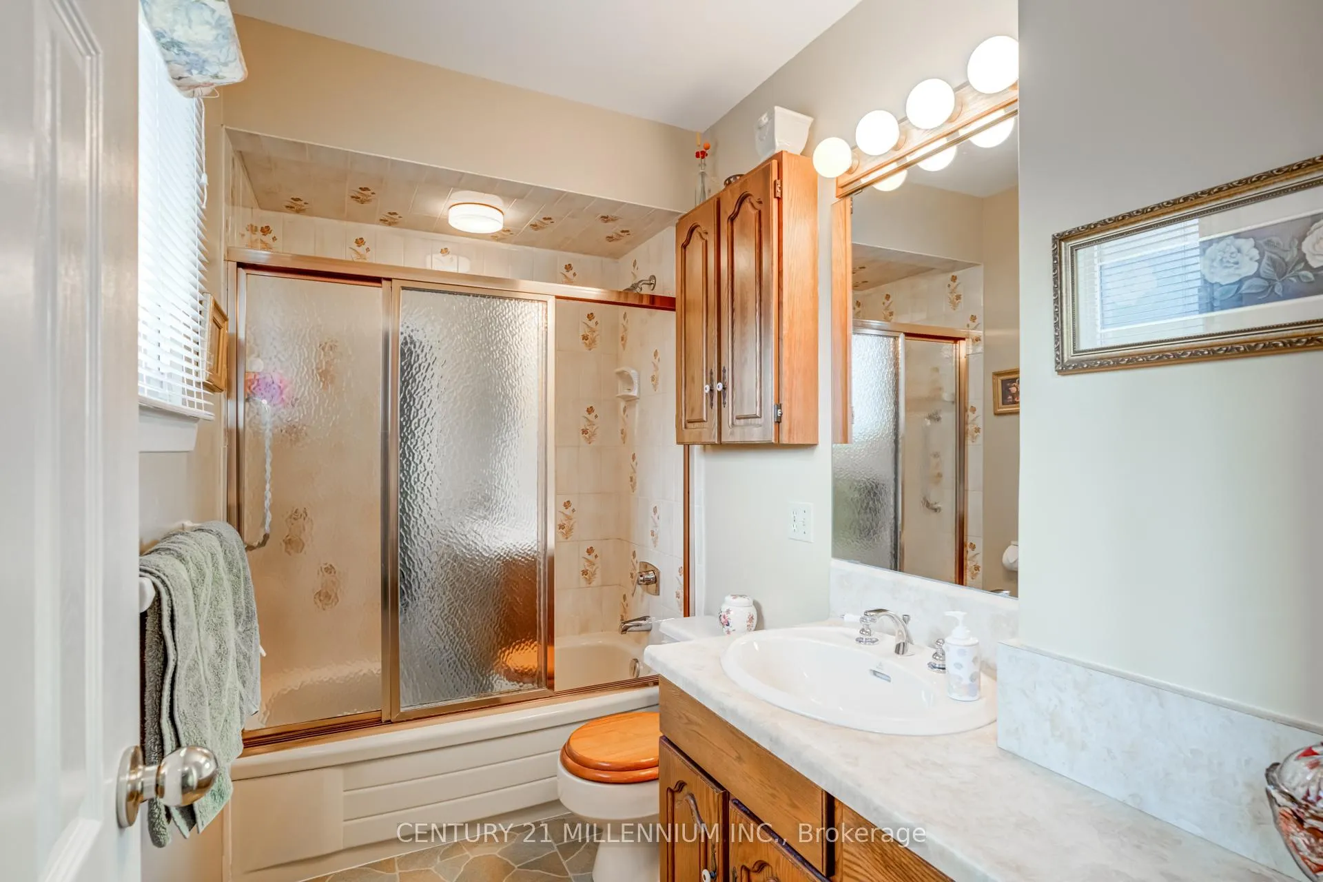 Photo 17 of 1 Ladore Drive, Brampton, Brampton South — HOMEH