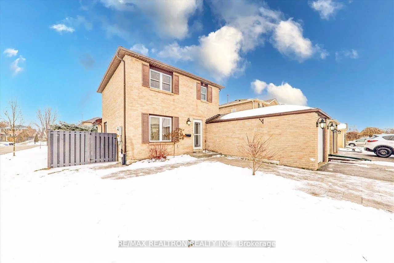 Photo 2 of Unit BSMT, 635 Beckworth Square, Pickering, Amberlea — HOMEH