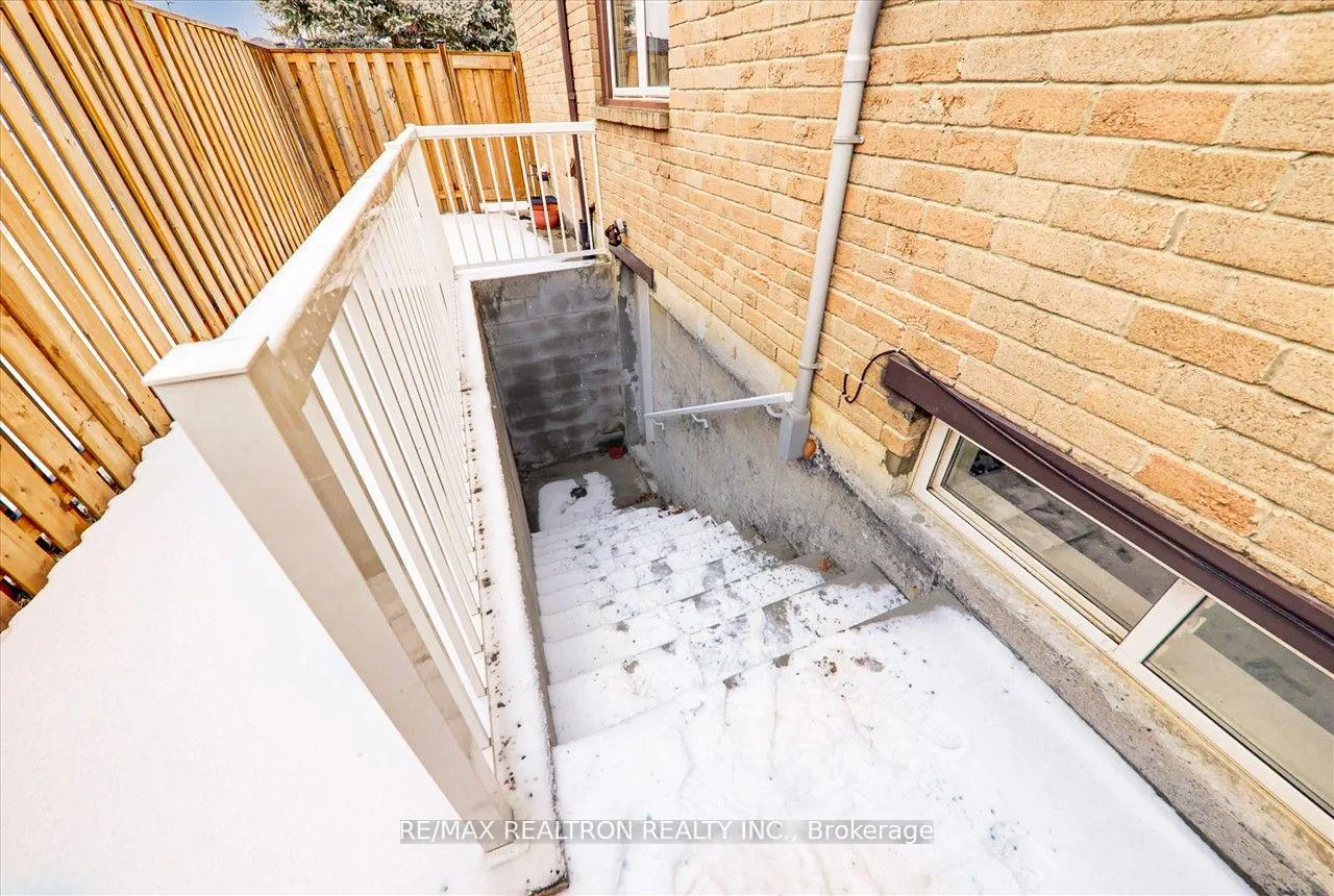 Photo 3 of Unit BSMT, 635 Beckworth Square, Pickering, Amberlea — HOMEH