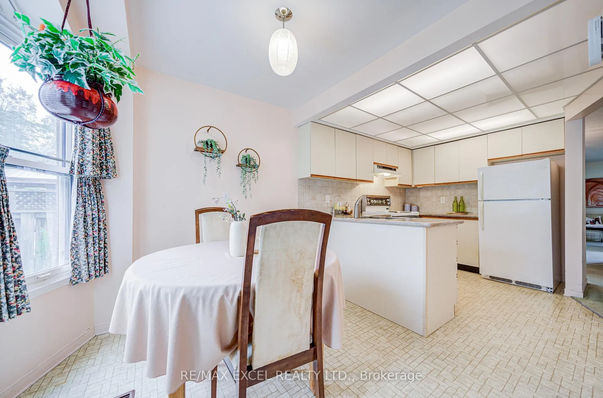 Photo 23 of 74 Holmbush Crescent, Scarborough, Steeles — HOMEH