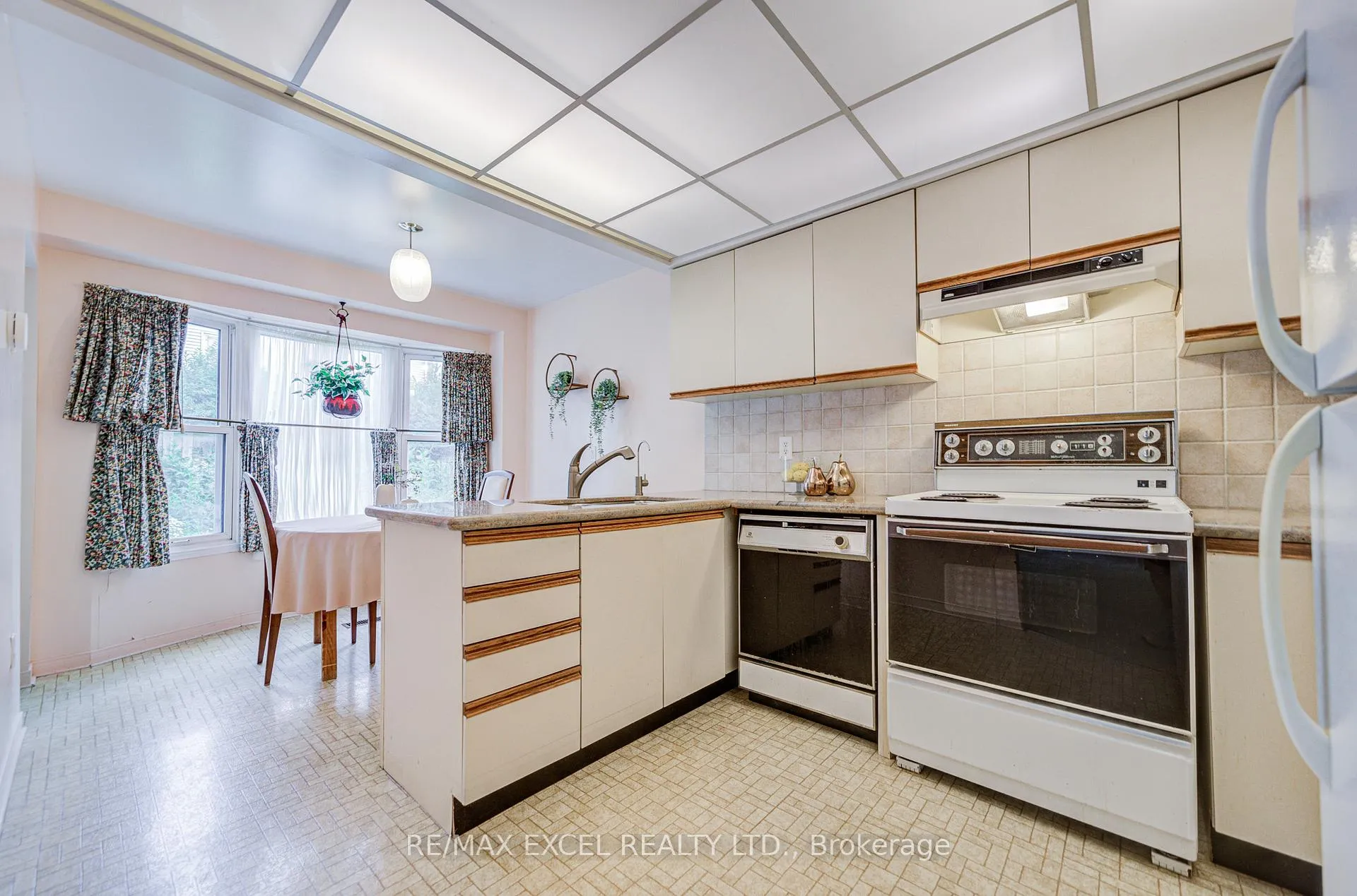Photo 29 of 74 Holmbush Crescent, Scarborough, Steeles — HOMEH