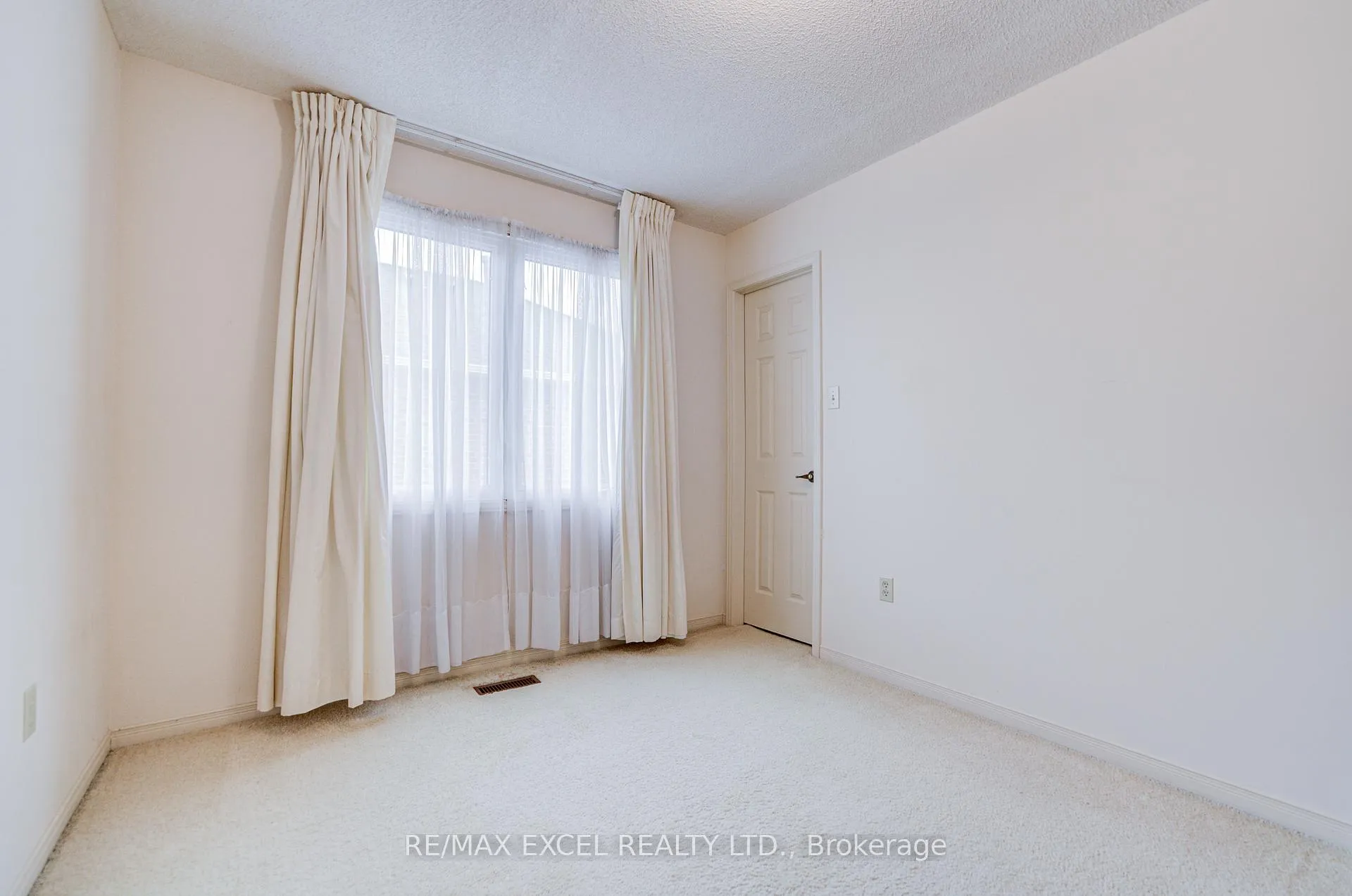 Photo 33 of 74 Holmbush Crescent, Scarborough, Steeles — HOMEH
