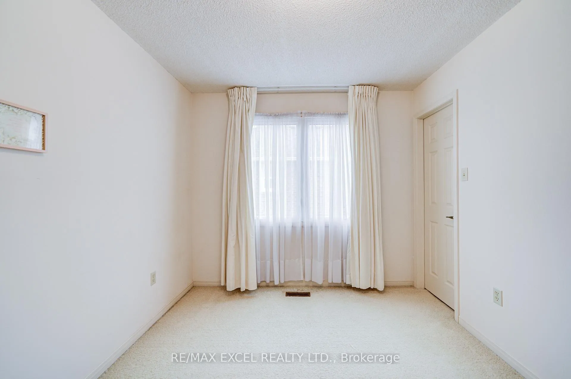Photo 35 of 74 Holmbush Crescent, Scarborough, Steeles — HOMEH