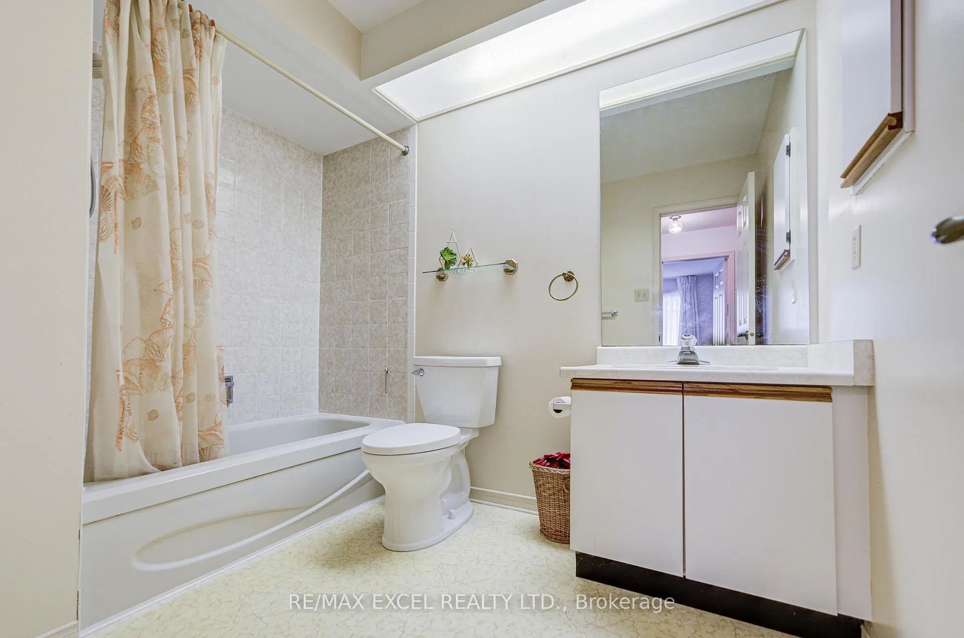 Photo 40 of 74 Holmbush Crescent, Scarborough, Steeles — HOMEH
