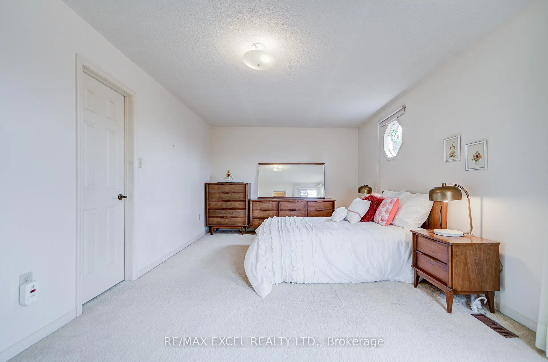 Photo 43 of 74 Holmbush Crescent, Scarborough, Steeles — HOMEH