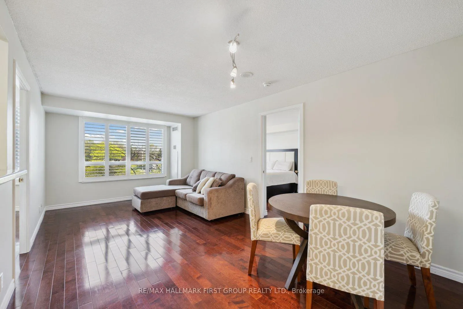 Photo 6 of Unit 304, 1000 The Esplanade N, Pickering, Town Centre — HOMEH