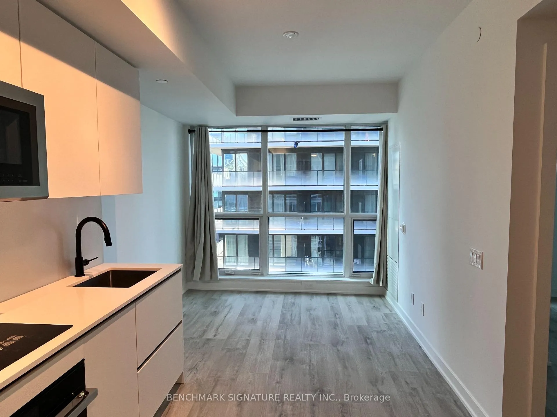 Photo 3 of Unit 3504, 327 King Street W, Toronto, Waterfront Communities — HOMEH