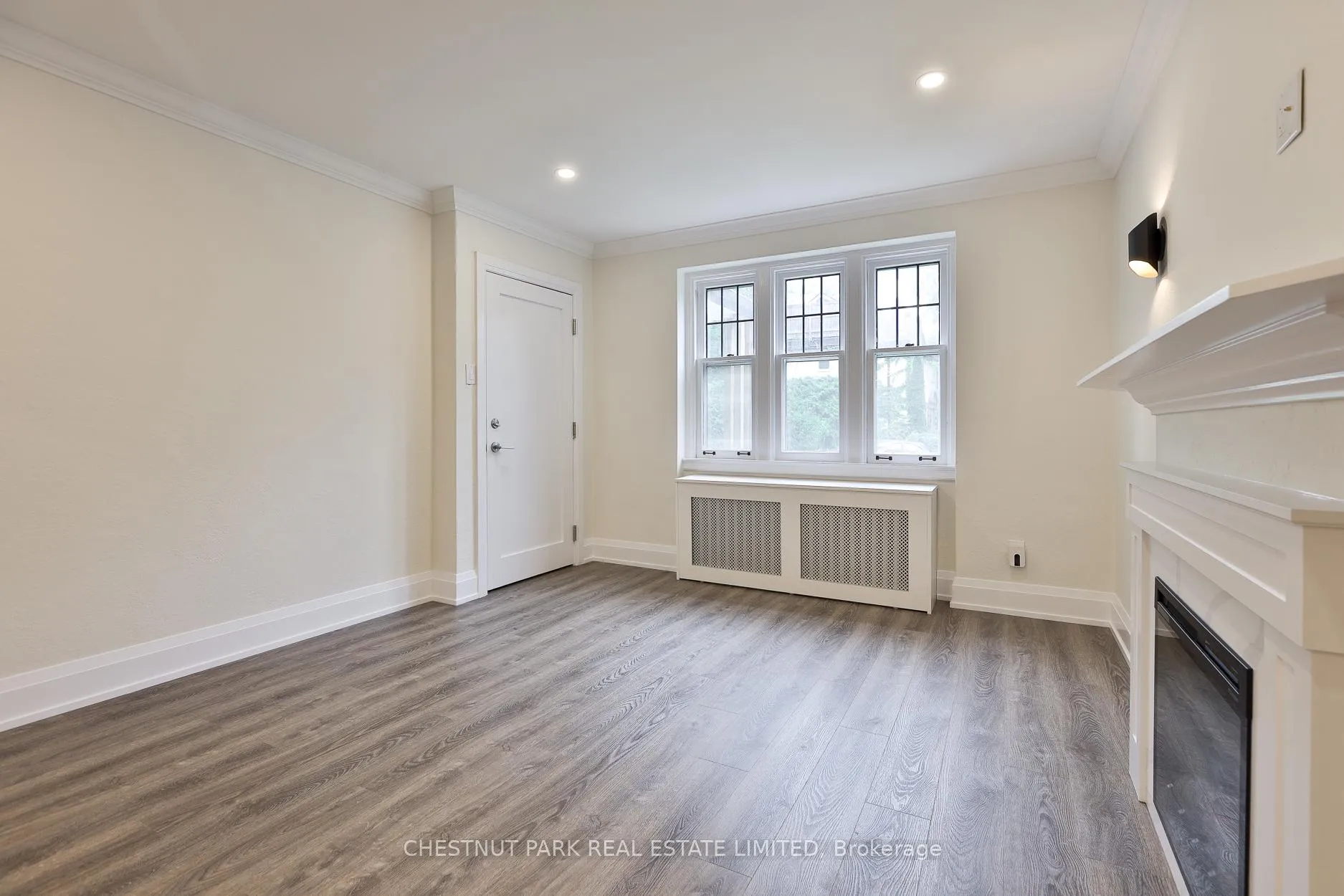 Photo 5 of Unit Main, 4 Oriole Crescent, Toronto, Yonge-St. Clair — HOMEH