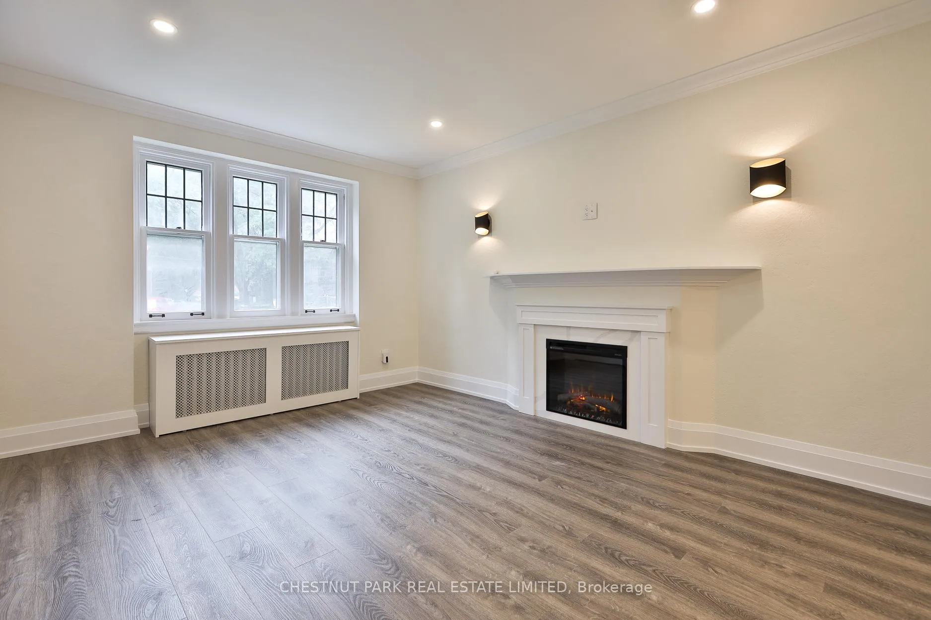 Photo 6 of Unit Main, 4 Oriole Crescent, Toronto, Yonge-St. Clair — HOMEH
