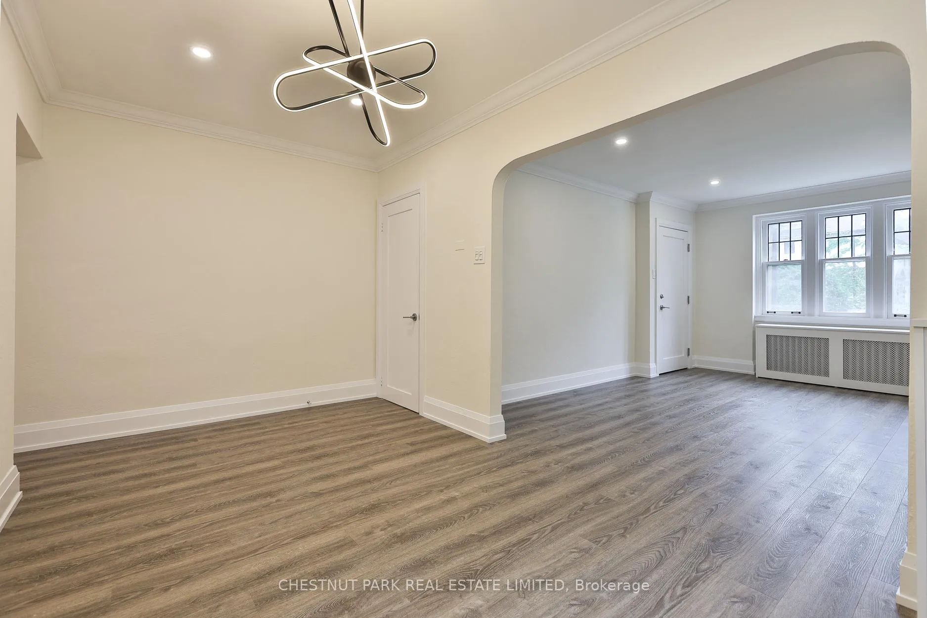 Photo 9 of Unit Main, 4 Oriole Crescent, Toronto, Yonge-St. Clair — HOMEH