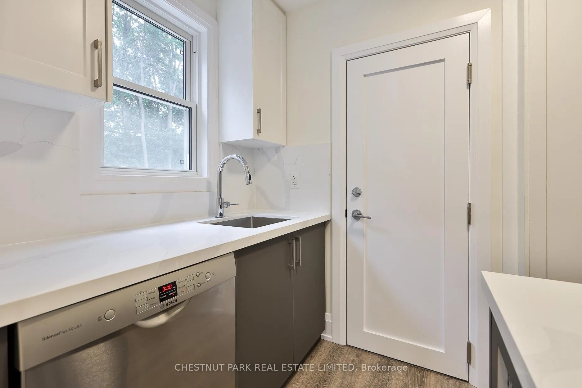 Photo 11 of Unit Main, 4 Oriole Crescent, Toronto, Yonge-St. Clair — HOMEH