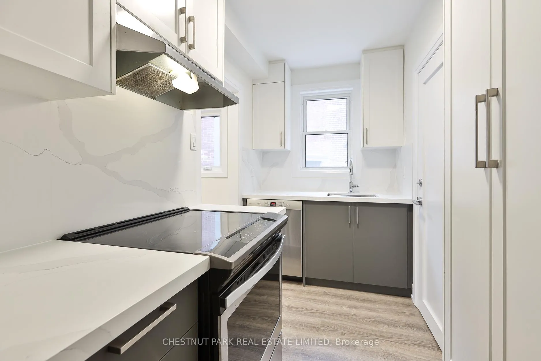Photo 12 of Unit Main, 4 Oriole Crescent, Toronto, Yonge-St. Clair — HOMEH