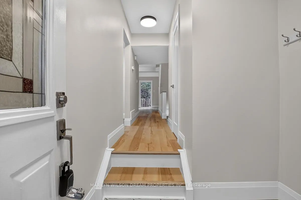 Photo 4 of 136 Bentbrook Crescent, Ottawa, Barrhaven - Heritage Park — HOMEH