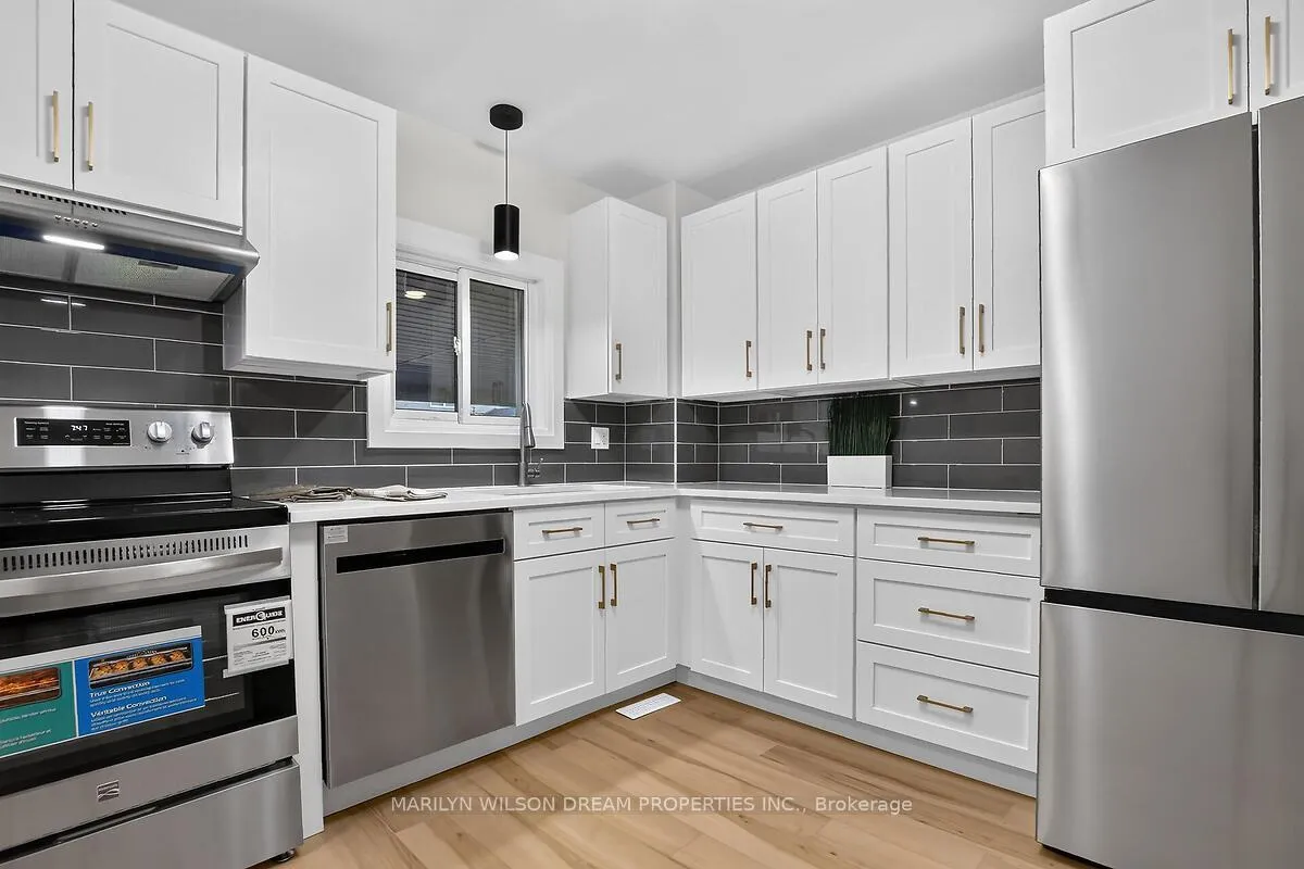 Photo 6 of 136 Bentbrook Crescent, Ottawa, Barrhaven - Heritage Park — HOMEH