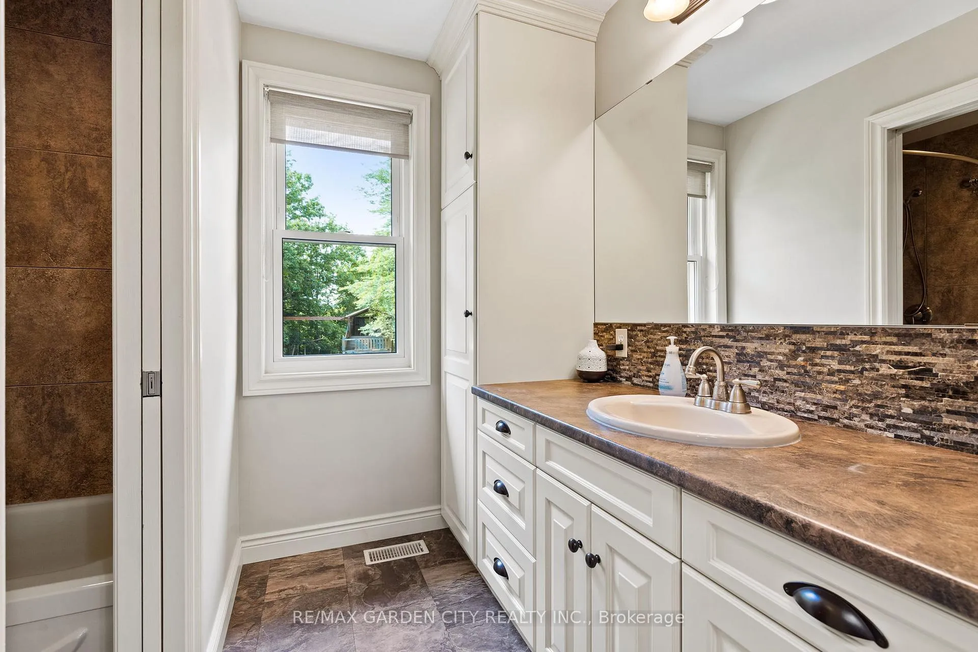 Photo 30 of 809 Kilman Road, Pelham, North Pelham — HOMEH