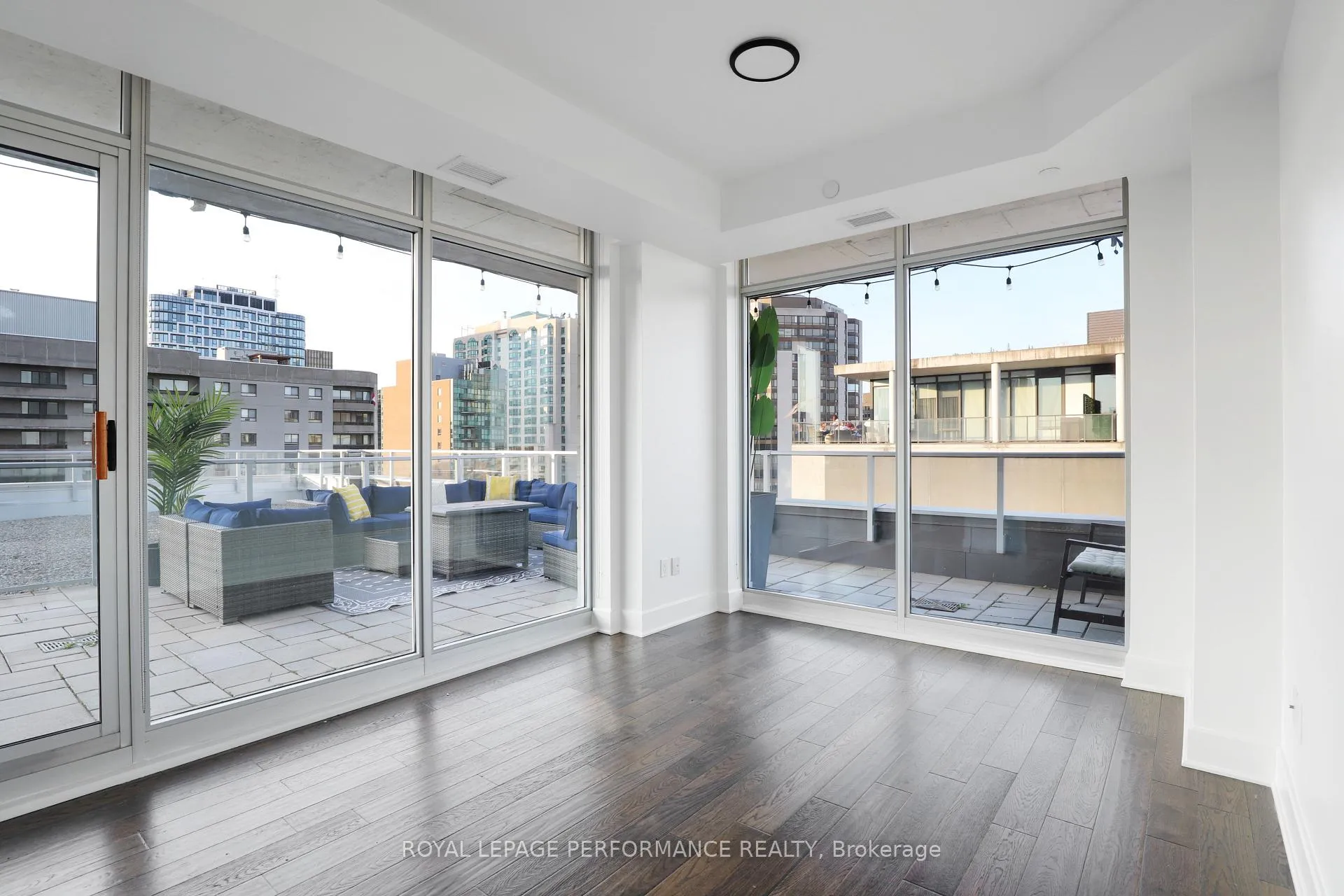 Photo 10 of Unit 1603, 255 Bay Street, Ottawa, Ottawa Centre — HOMEH