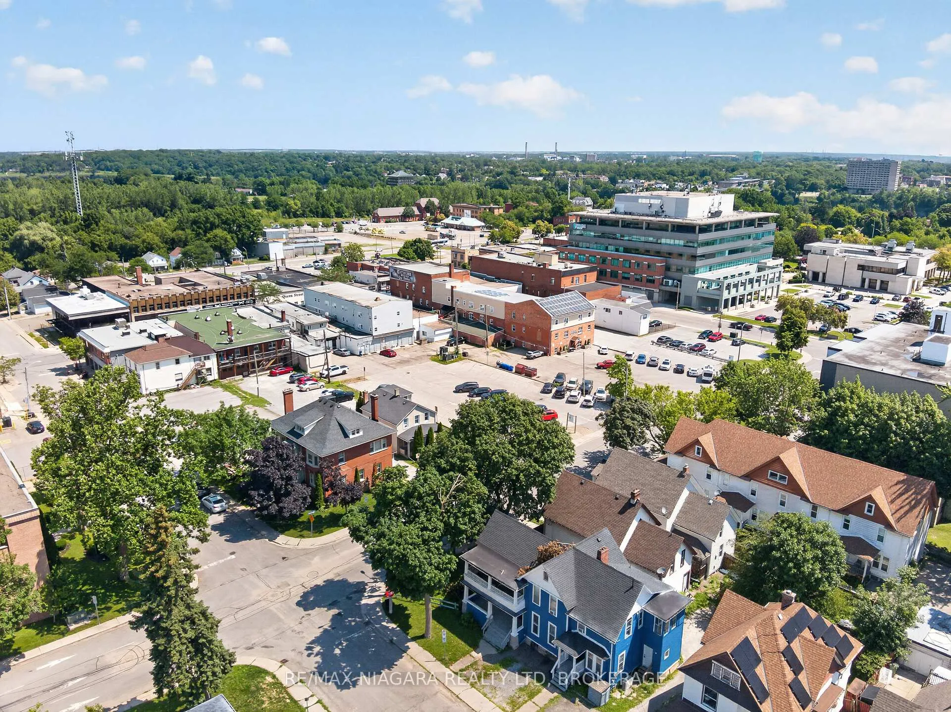 Photo 6 of 4454 Huron Street, Niagara Falls, Downtown — HOMEH
