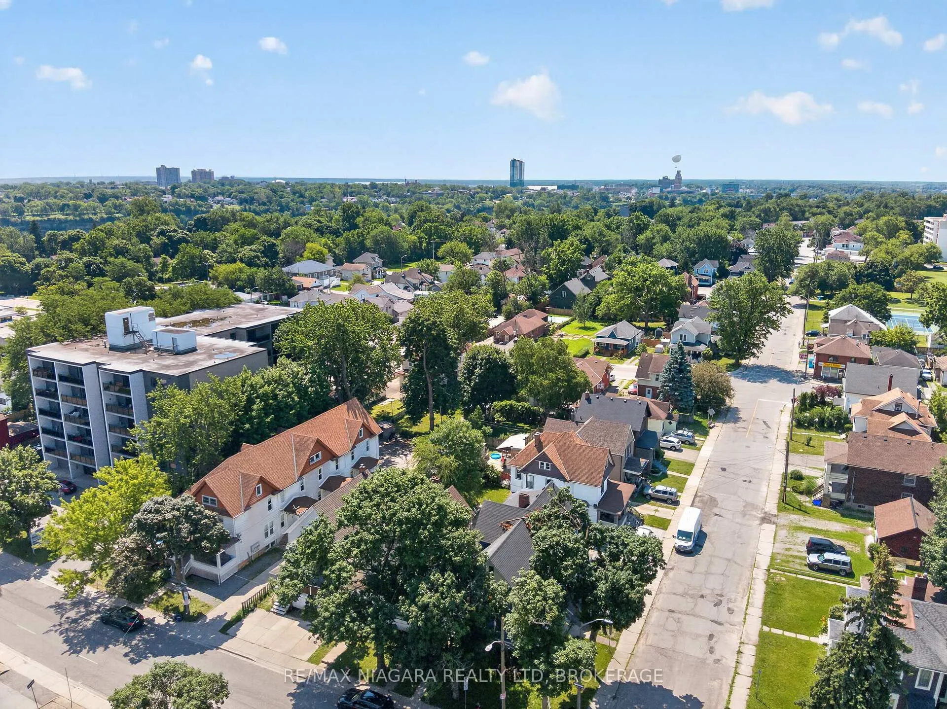 Photo 9 of 4454 Huron Street, Niagara Falls, Downtown — HOMEH