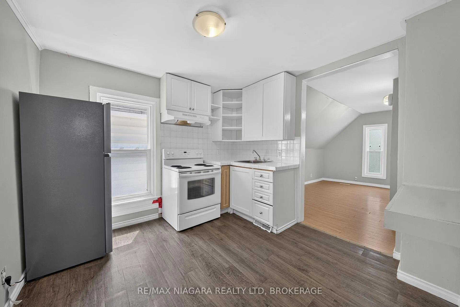Photo 14 of 4454 Huron Street, Niagara Falls, Downtown — HOMEH