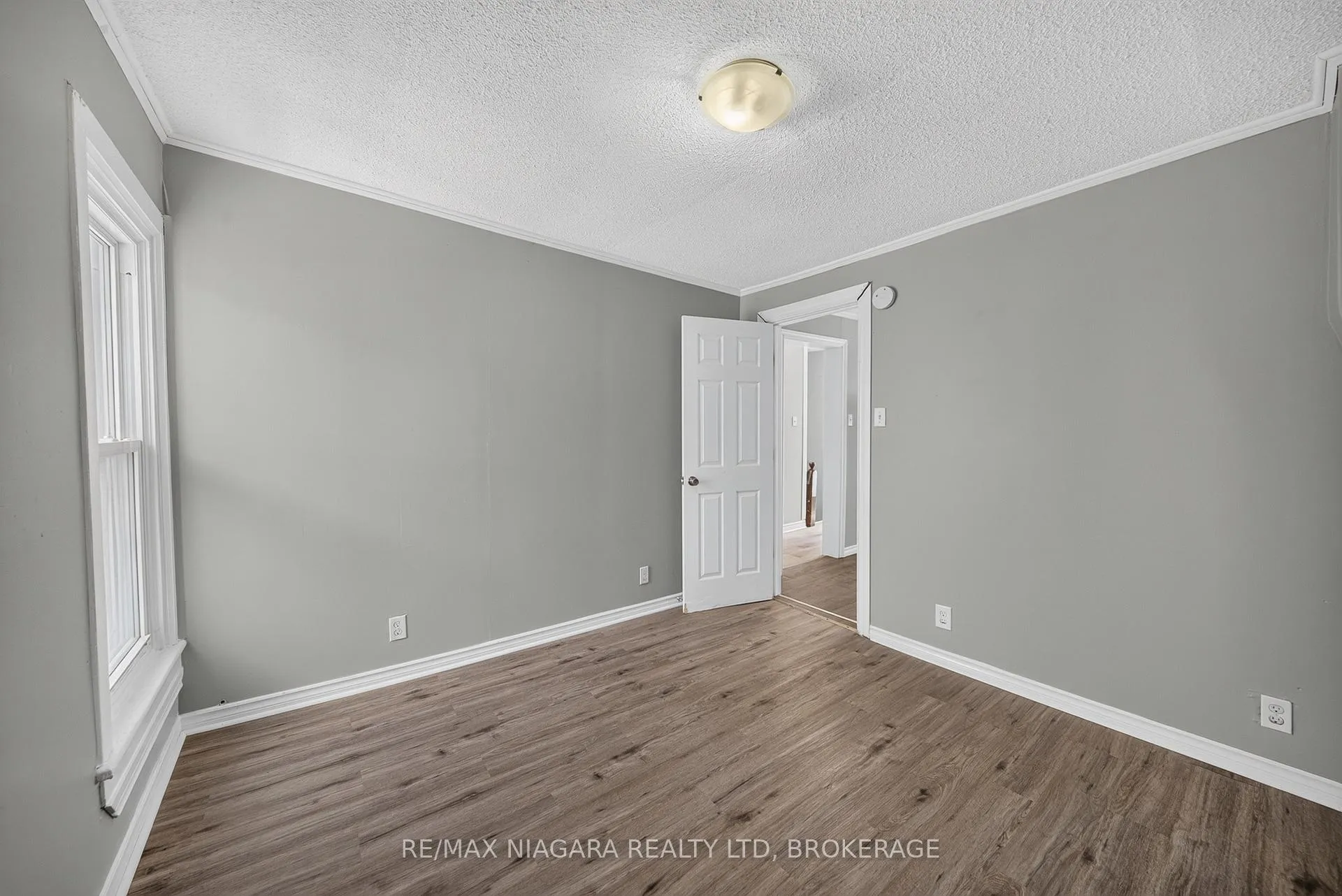 Photo 16 of 4454 Huron Street, Niagara Falls, Downtown — HOMEH