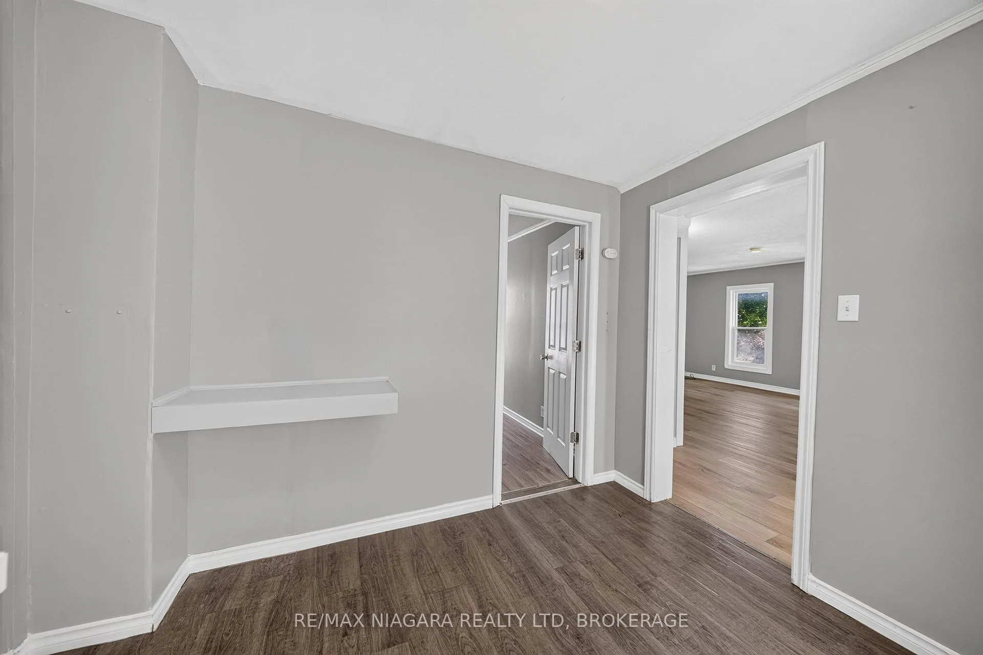 Photo 17 of 4454 Huron Street, Niagara Falls, Downtown — HOMEH