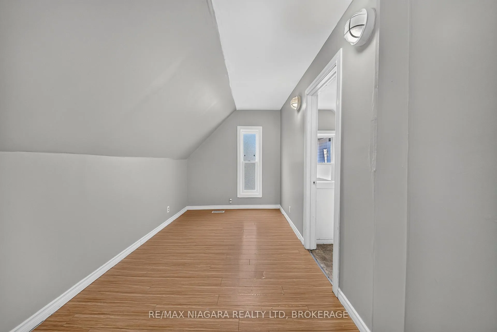 Photo 18 of 4454 Huron Street, Niagara Falls, Downtown — HOMEH