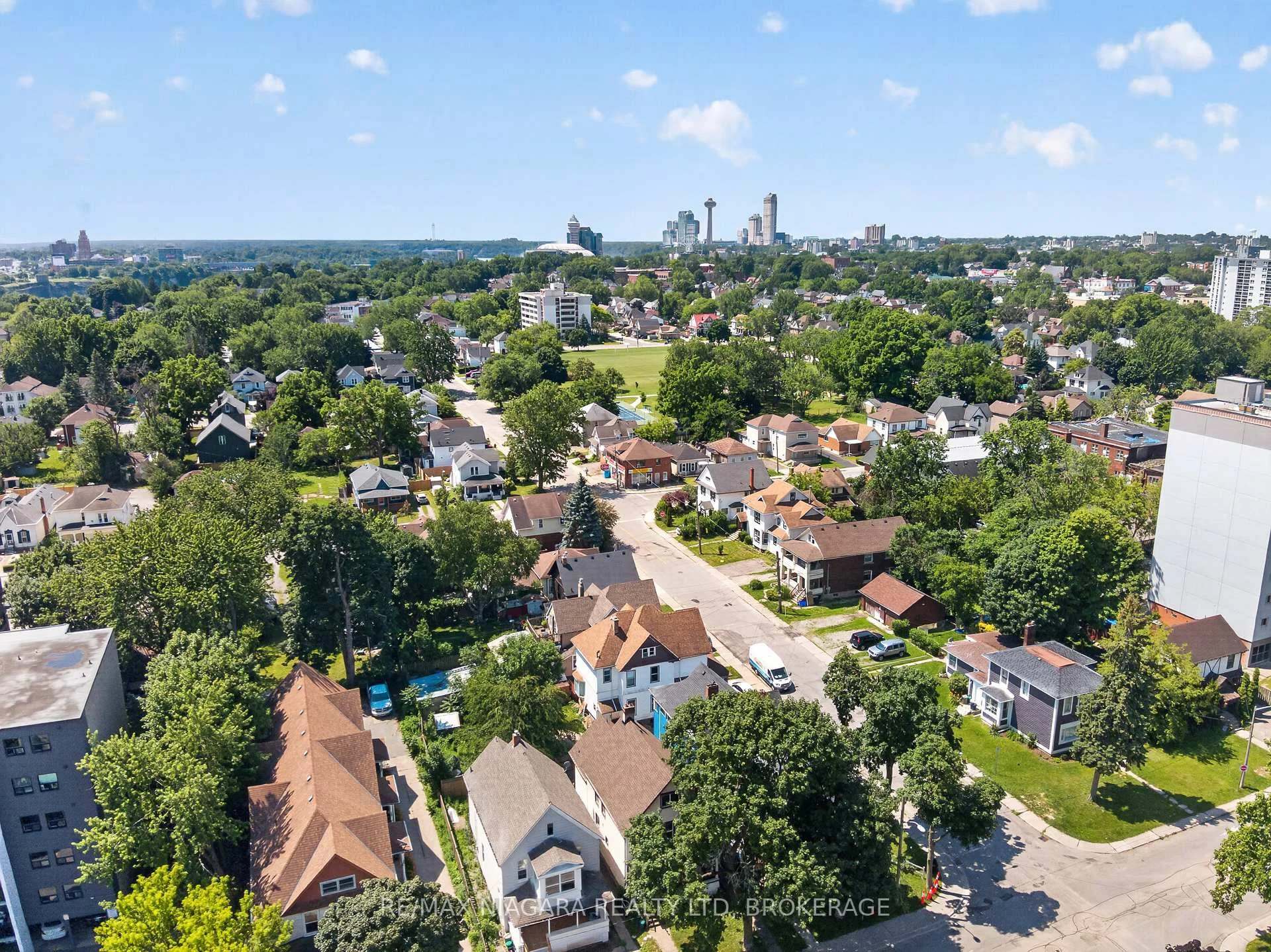 Photo 4 of 4454 Huron Street, Niagara Falls, Downtown — HOMEH