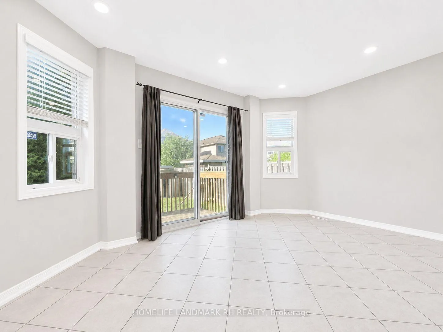 Photo 5 of 11 Cottinghill Way, Aurora, Bayview Northeast — HOMEH