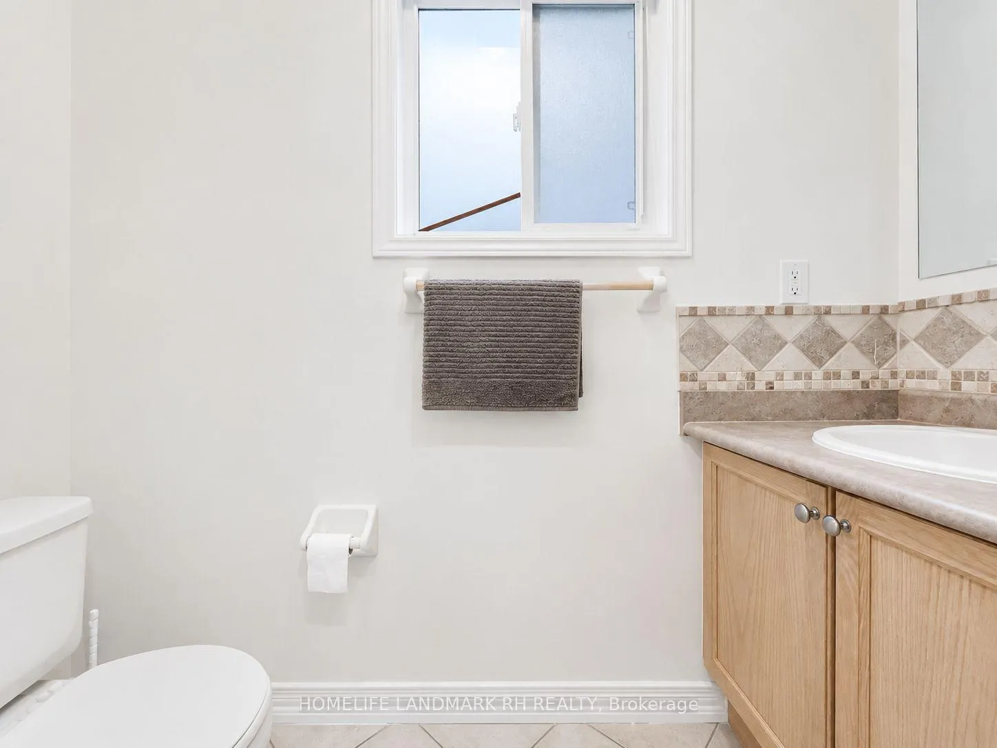 Photo 7 of 11 Cottinghill Way, Aurora, Bayview Northeast — HOMEH