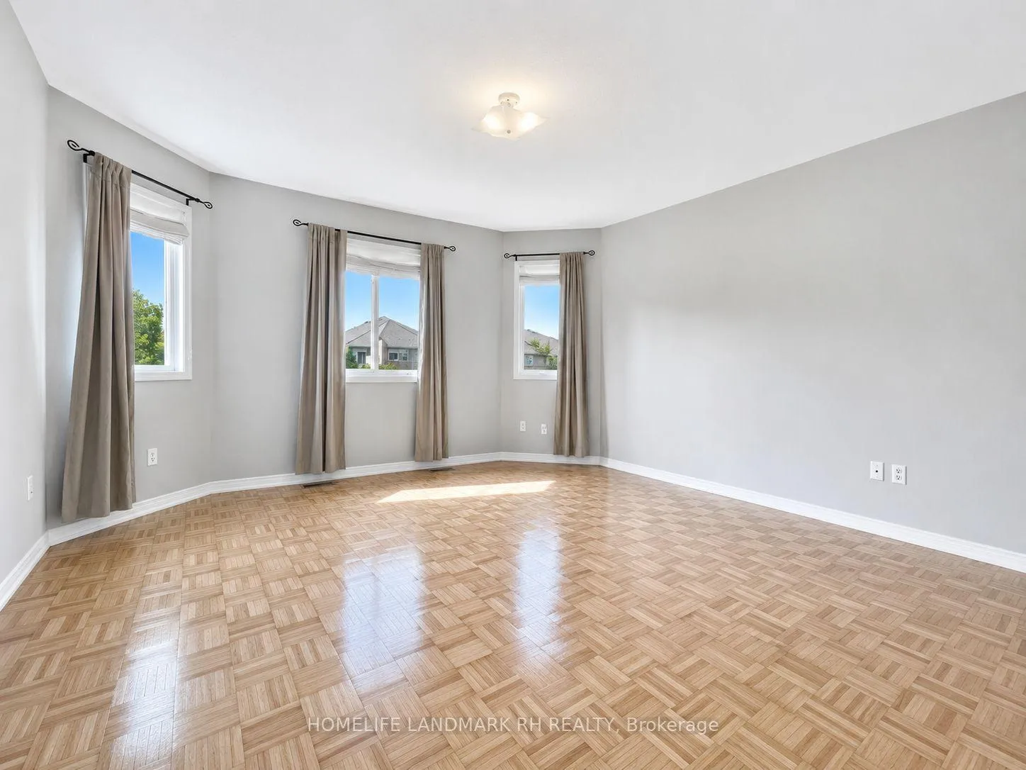 Photo 8 of 11 Cottinghill Way, Aurora, Bayview Northeast — HOMEH