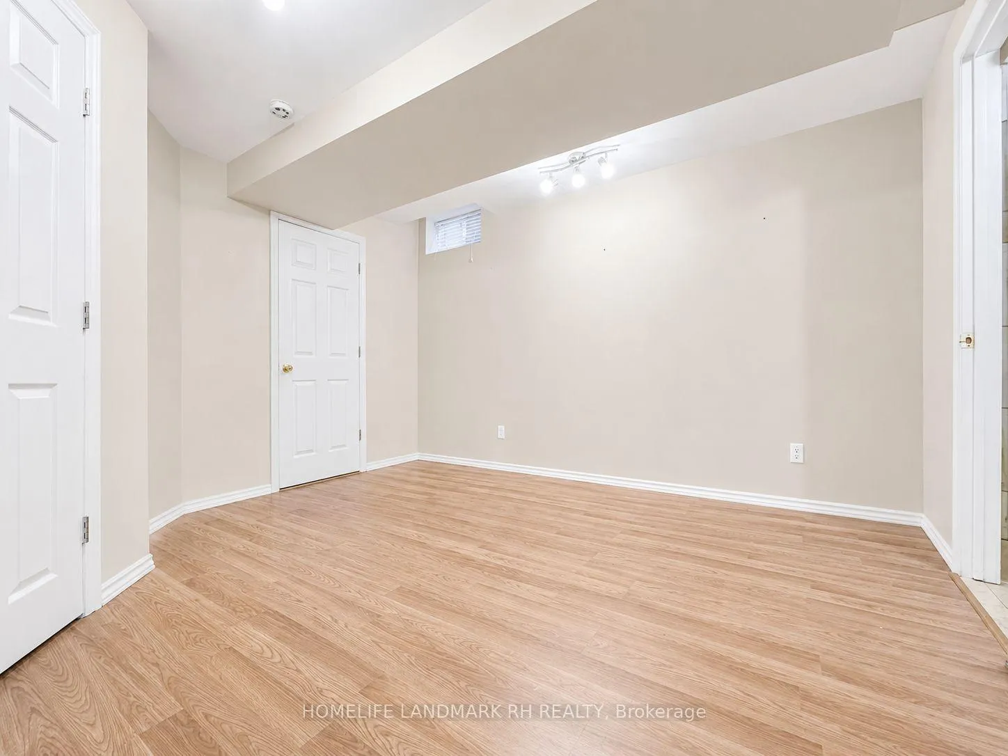 Photo 13 of 11 Cottinghill Way, Aurora, Bayview Northeast — HOMEH