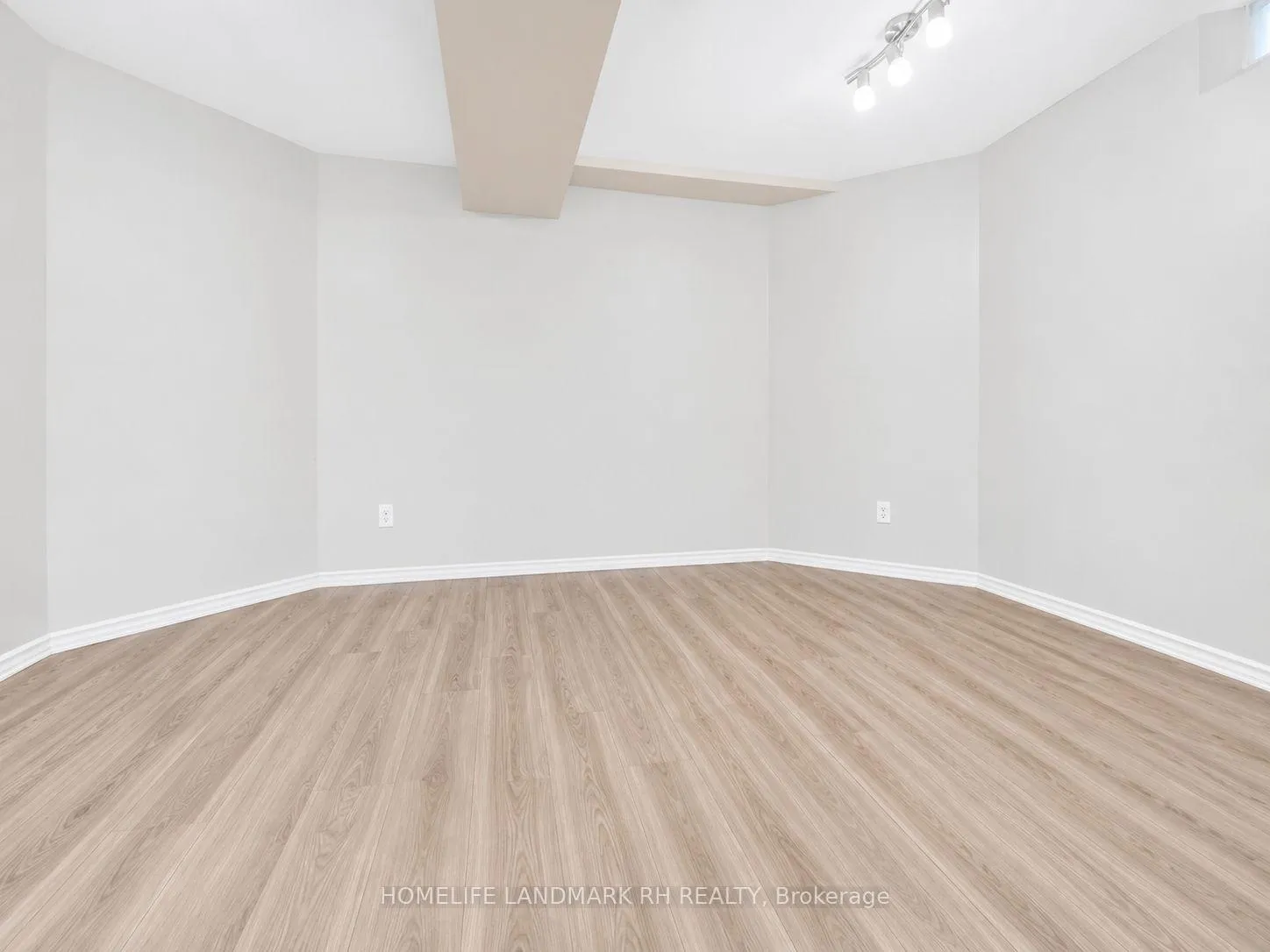 Photo 14 of 11 Cottinghill Way, Aurora, Bayview Northeast — HOMEH