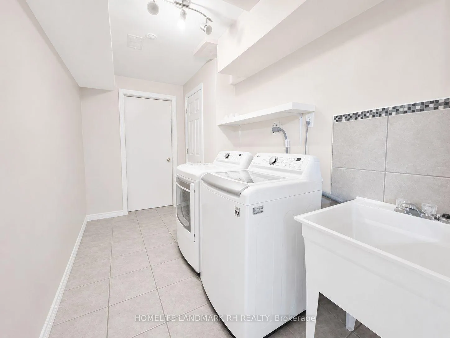 Photo 16 of 11 Cottinghill Way, Aurora, Bayview Northeast — HOMEH