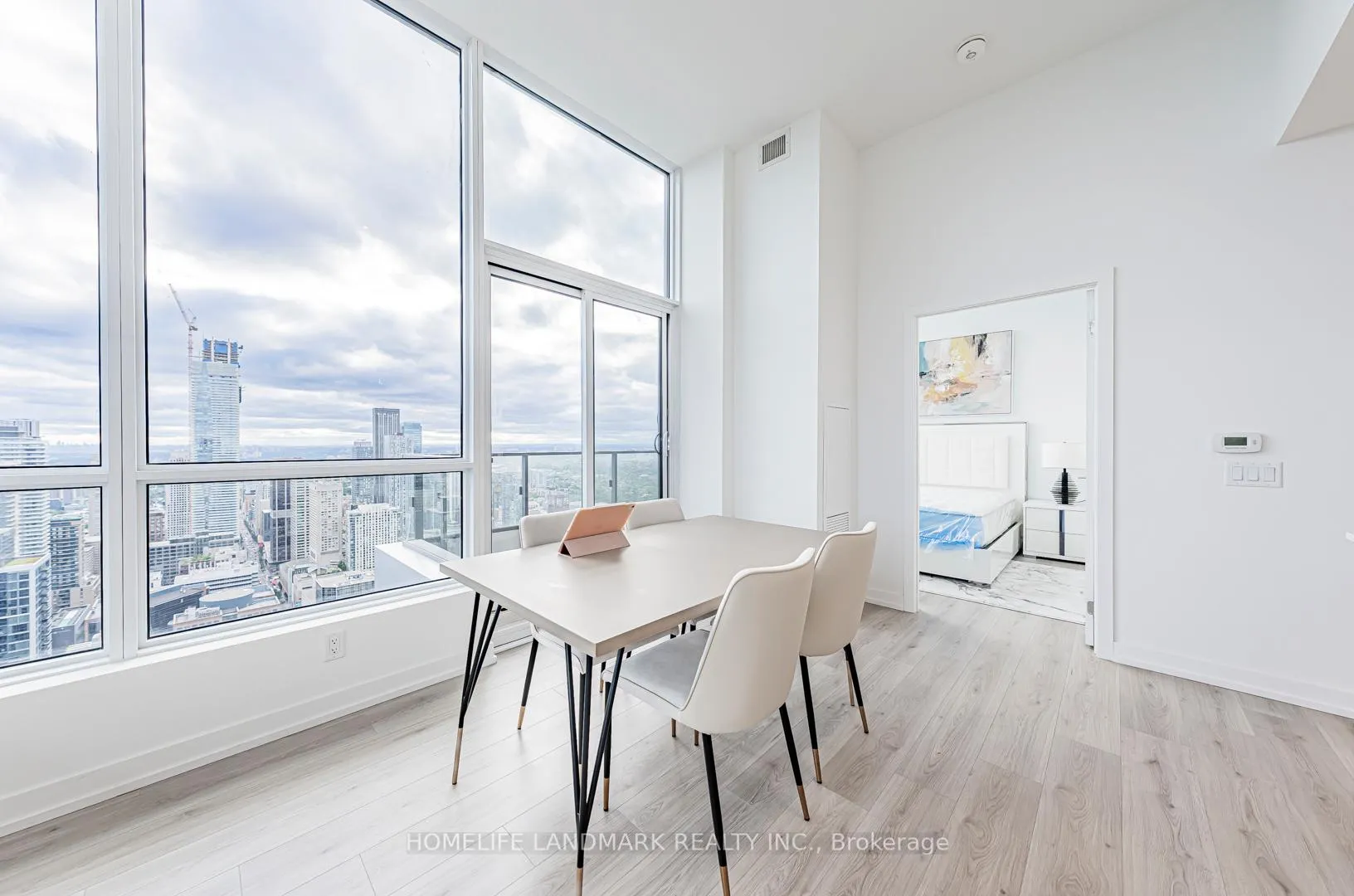 Photo 5 of Unit 5502, 395 Bloor Street E, Toronto, North St. James Town — HOMEH
