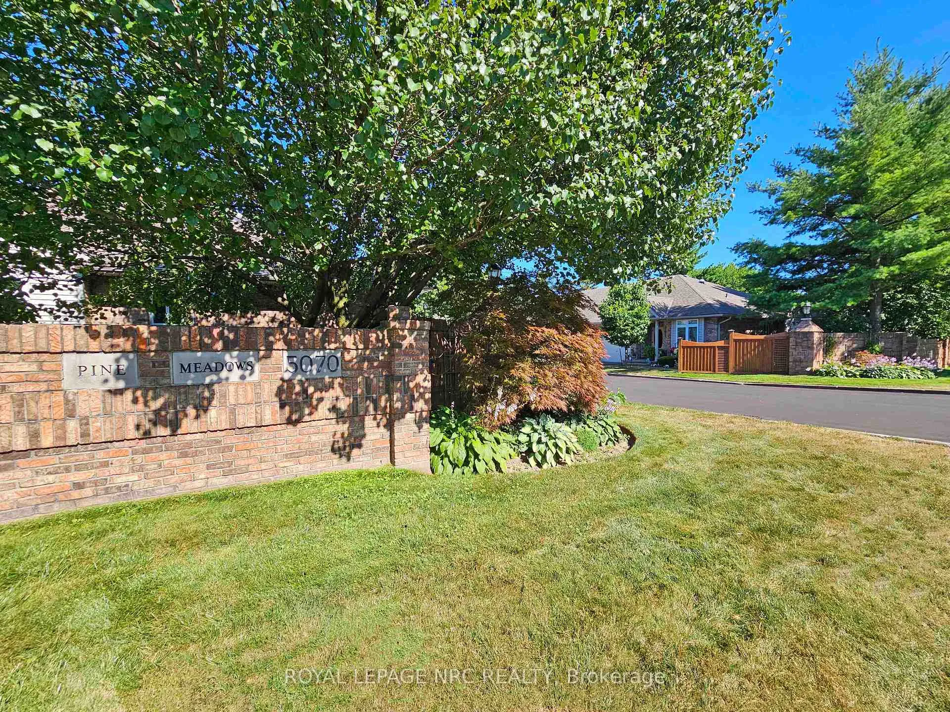 Photo 7 of Unit 28, 5070 drummond Road, Niagara Falls, Cherrywood — HOMEH