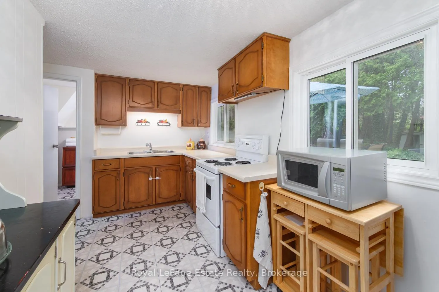 Photo 11 of 125 Third Avenue N, South Bruce Peninsula — HOMEH