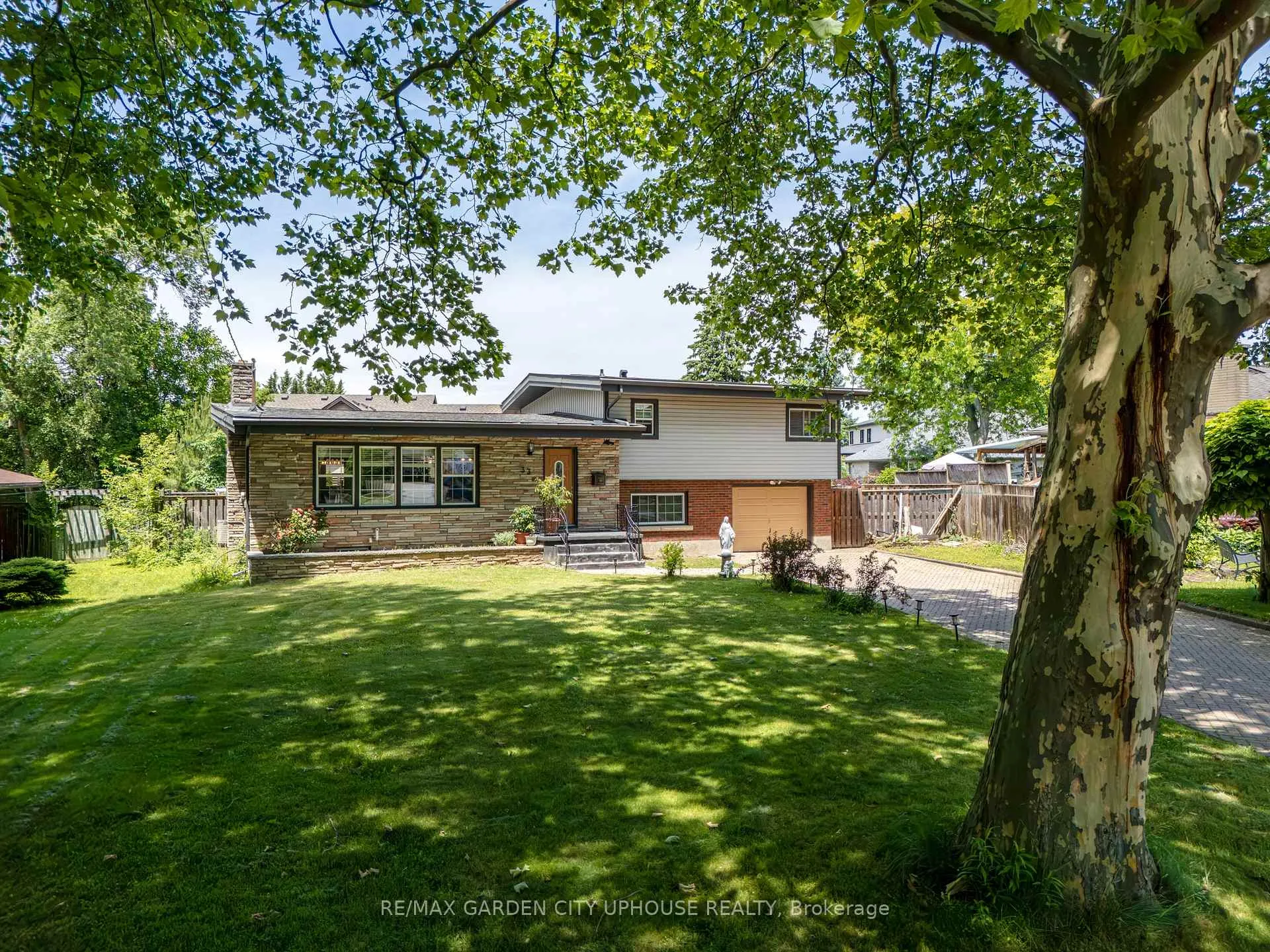 Photo 1 of 33 Parnell Road, St. Catharines, Vine/Linwell — HOMEH
