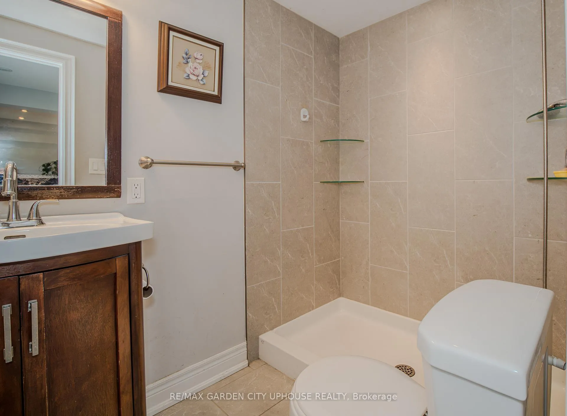 Photo 12 of 33 Parnell Road, St. Catharines, Vine/Linwell — HOMEH