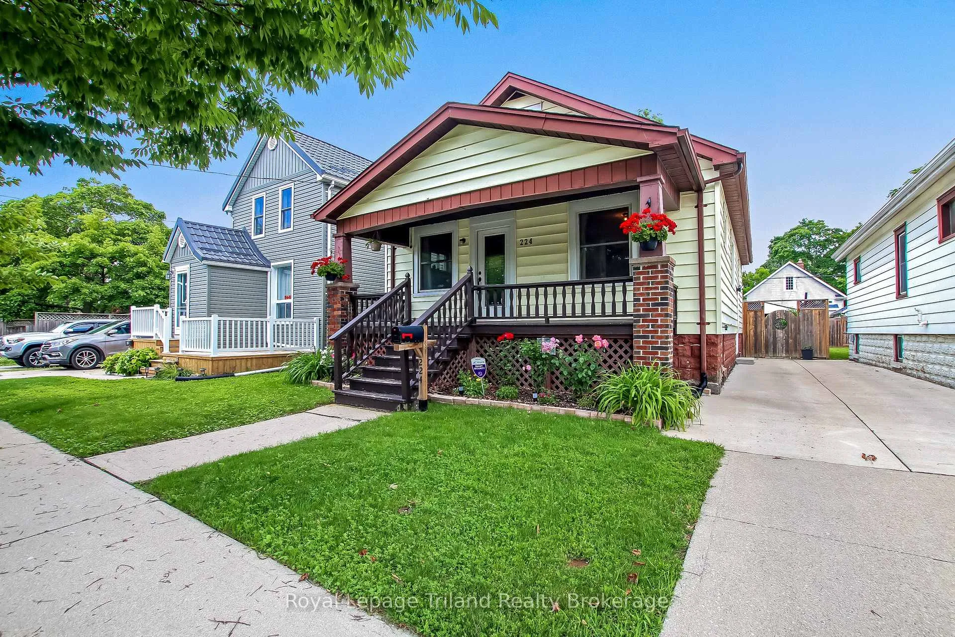 Photo 1 of 224 Harkness Street, Sarnia — HOMEH