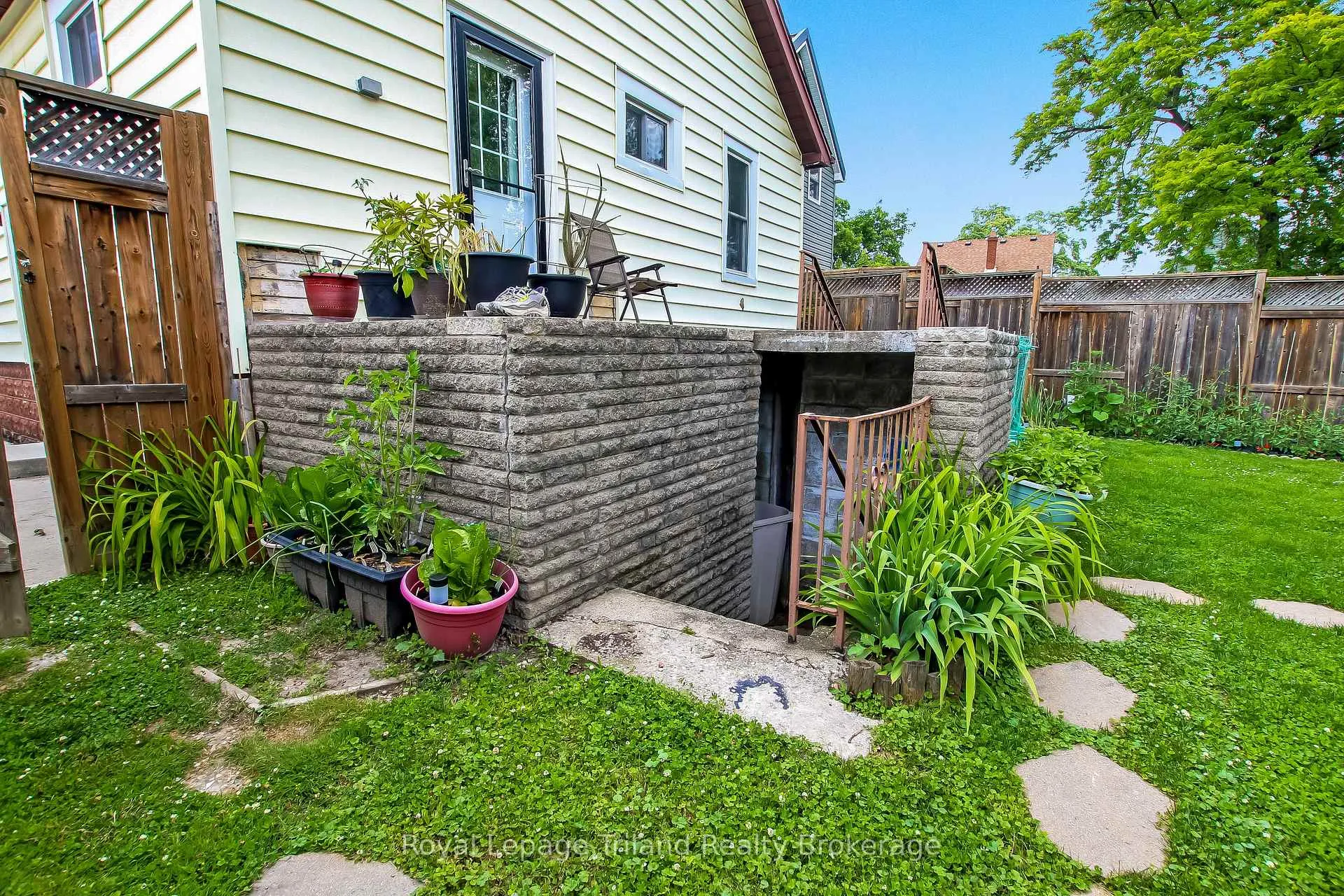 Photo 5 of 224 Harkness Street, Sarnia — HOMEH